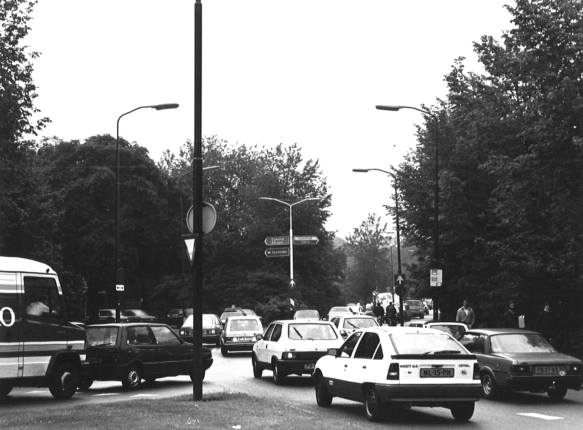 Drukte op de rotonde 1987