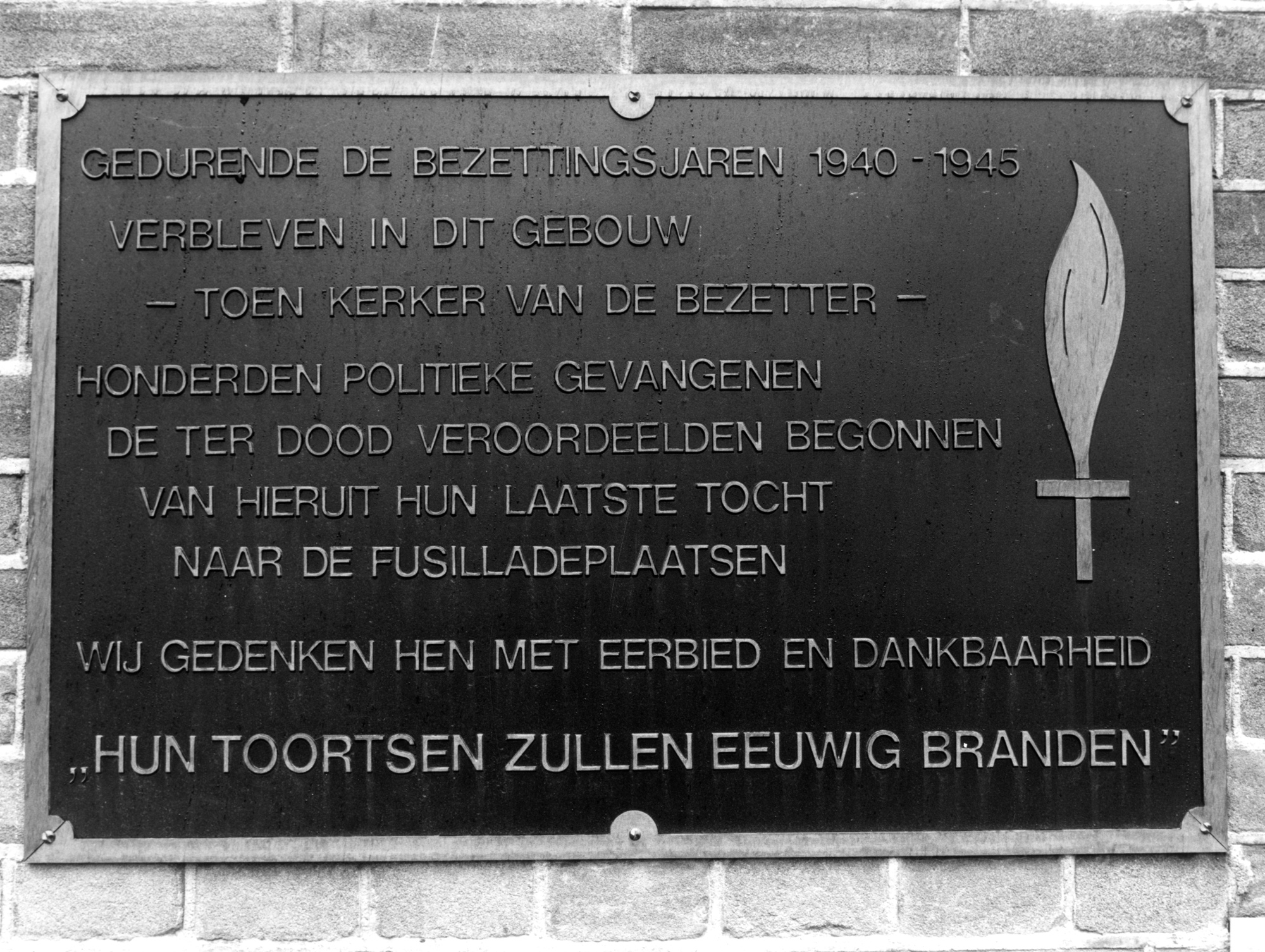 Plaquette ter herinnering van de oorlogsslachtoffers bij het Huis van Bewaring in de Gansstraat Utrecht. 