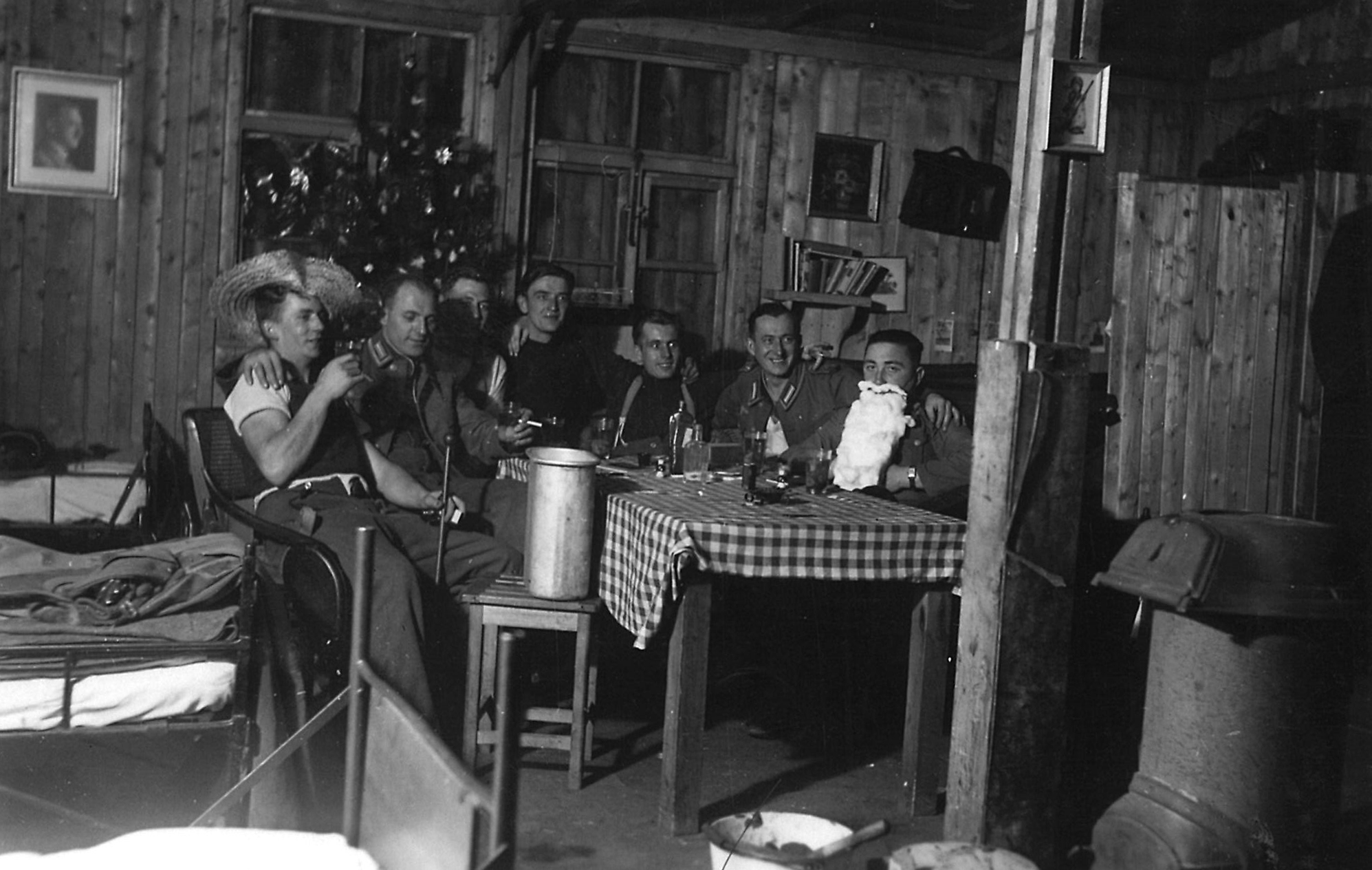 Soldaten vieren Kerstmis. Callantsoog 1943