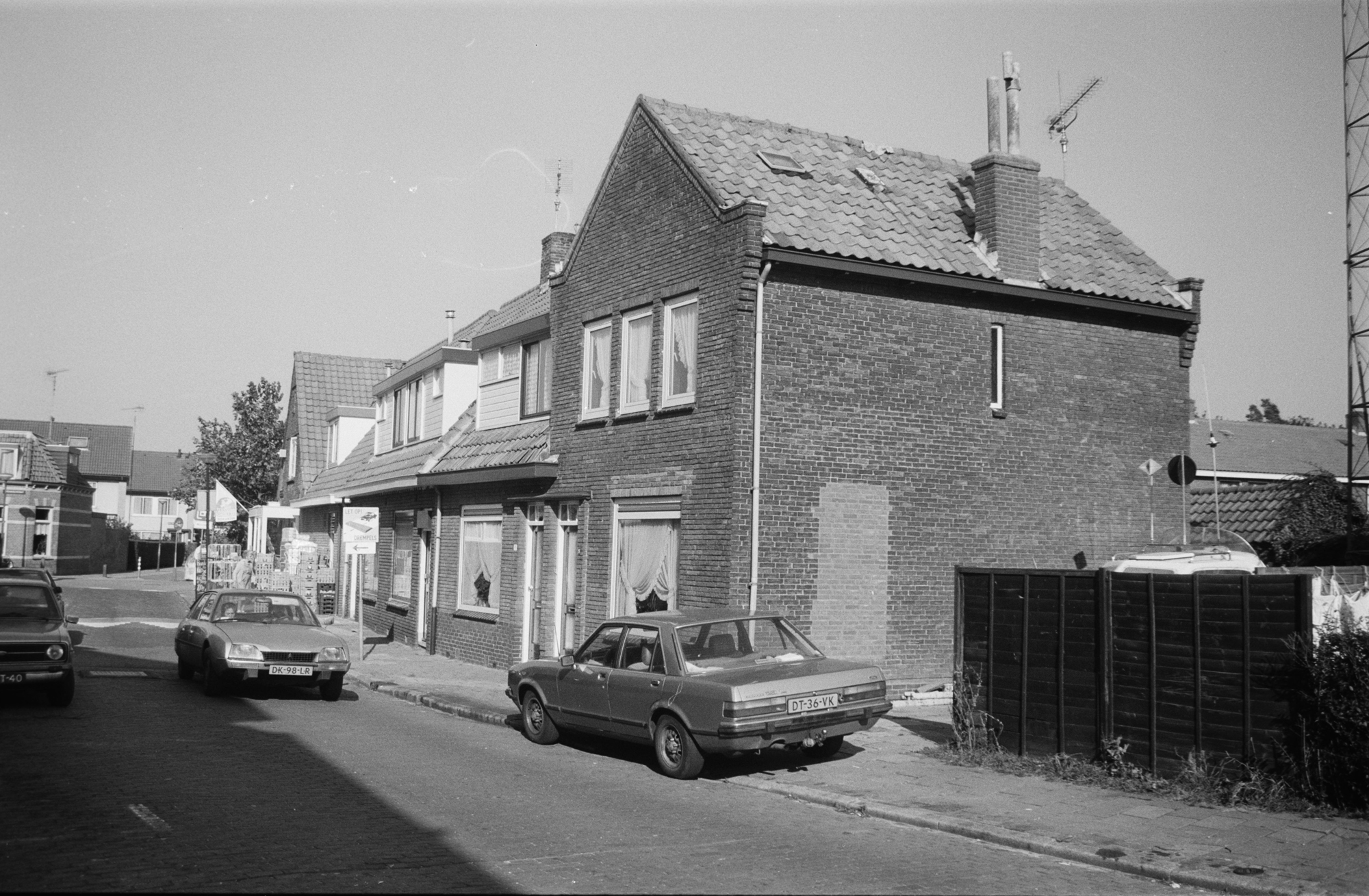 de Cornelis Evertsenstraat met Orion zender