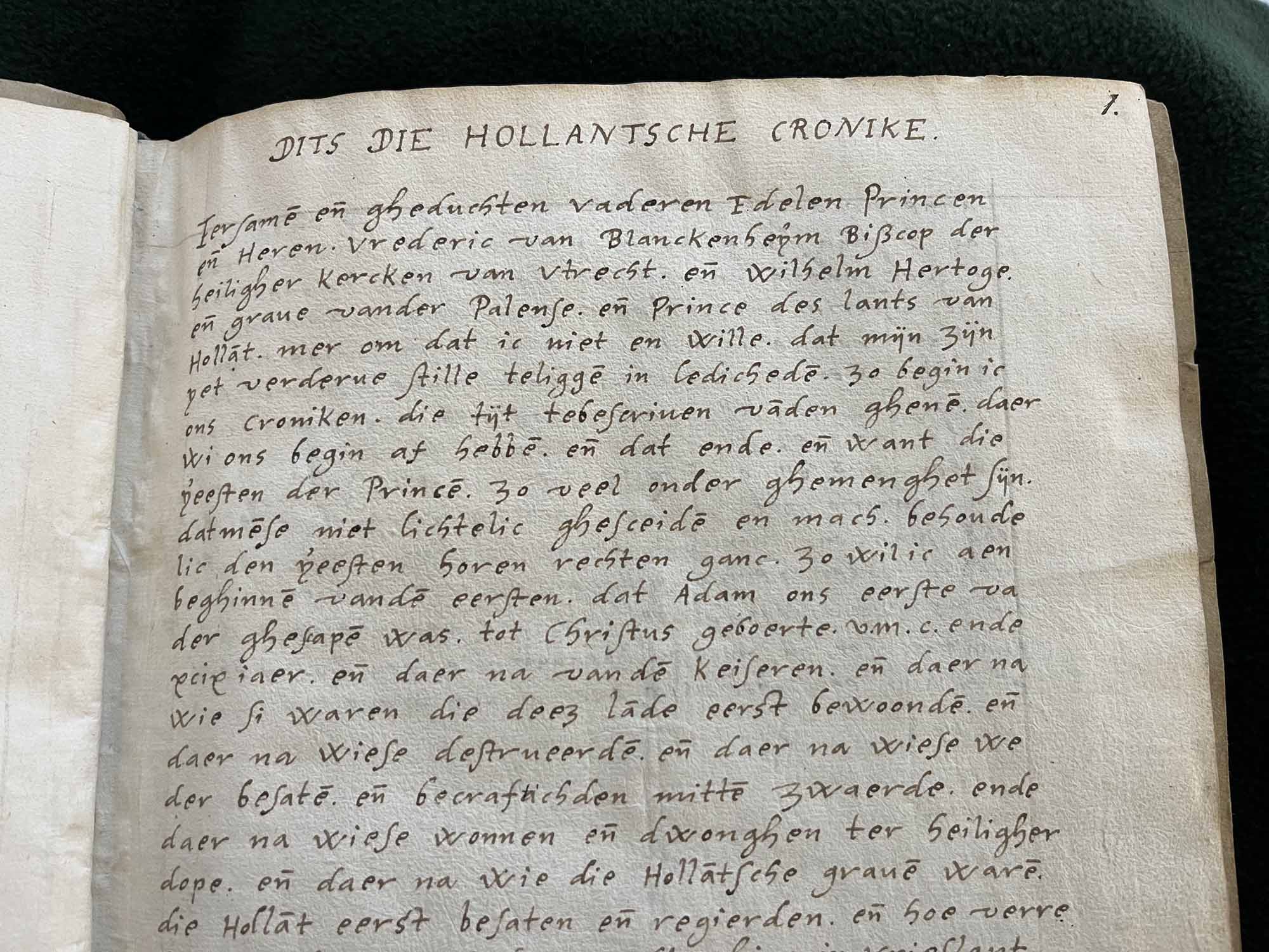 Eerste bladzijde in zeventiende eeuwse humanistisch handschrift 
