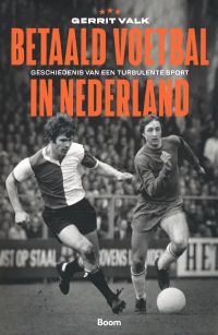 Omslag van: Betaald voetbal in Nederland : geschiedenis van een turbulente sport, 1954-2121 / Gerrit Valk